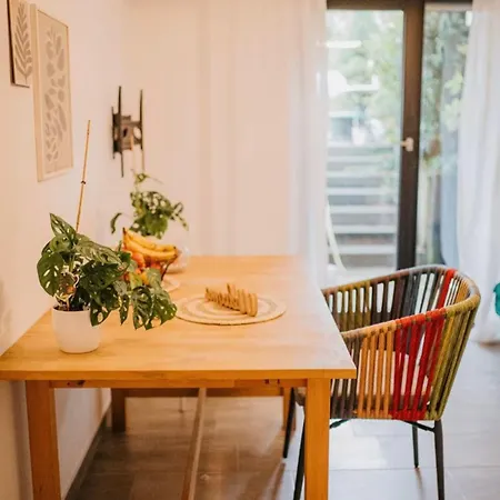 Gemuetliche Zentrumsnahe Wohnung, Eigene Terrasse *